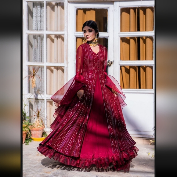Pakistani designer Maroon gown - Picture 1 of 12
